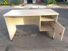 Bàn Làm Việc Vàng – ảnh 2