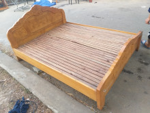 Giường Gỗ Vàng 1M6