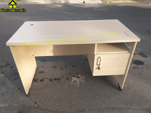 Bàn Làm Việc Vàng