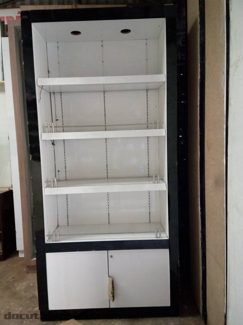 Tủ Trưng Bày Chống Thấm